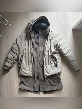 Abercrombie & Fitch Men's Hooded Puffer Jacket in Light Beige and Taupe